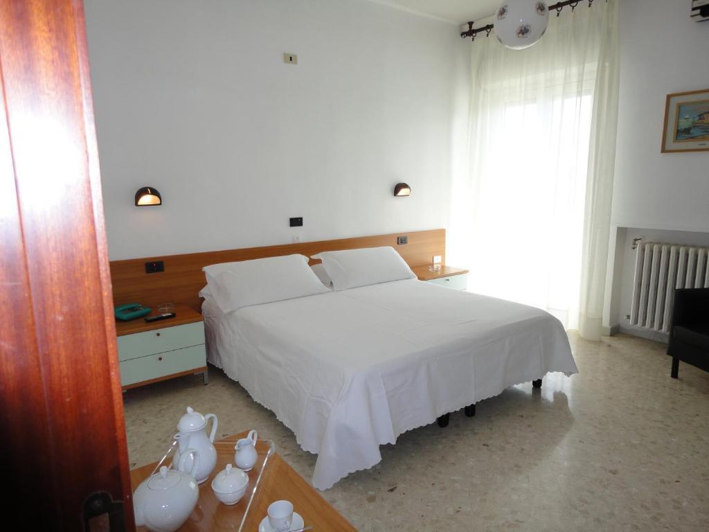 Hotel Riviera Bari Rum bild
