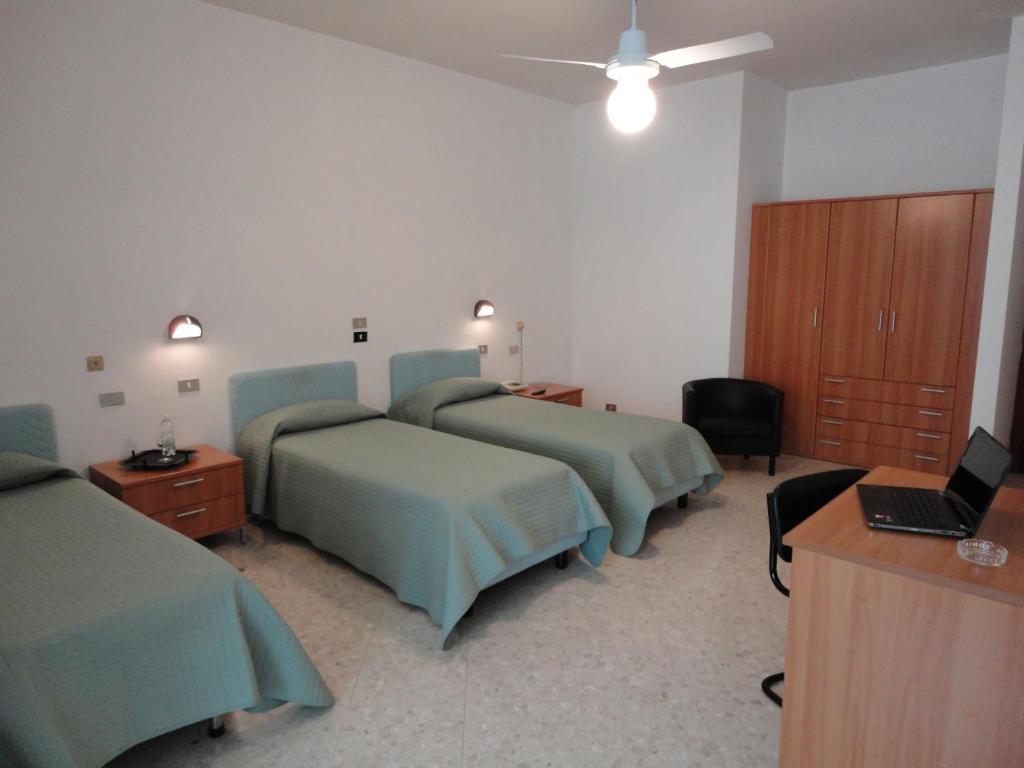 Hotel Riviera Bari Rum bild