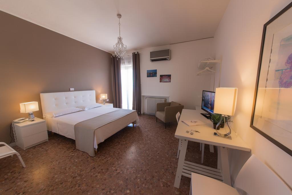 Hotel Riviera Bari Exteriör bild