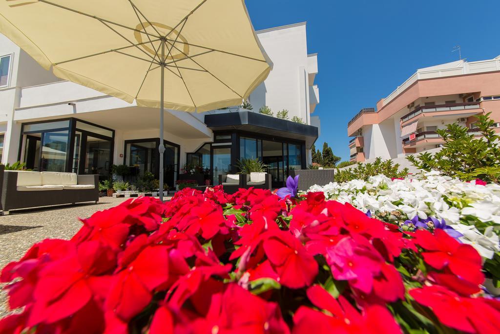 Hotel Riviera Bari Exteriör bild