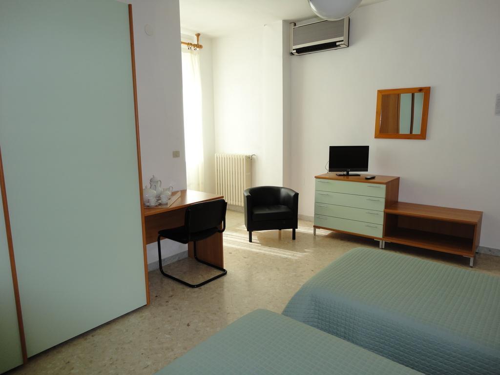 Hotel Riviera Bari Exteriör bild