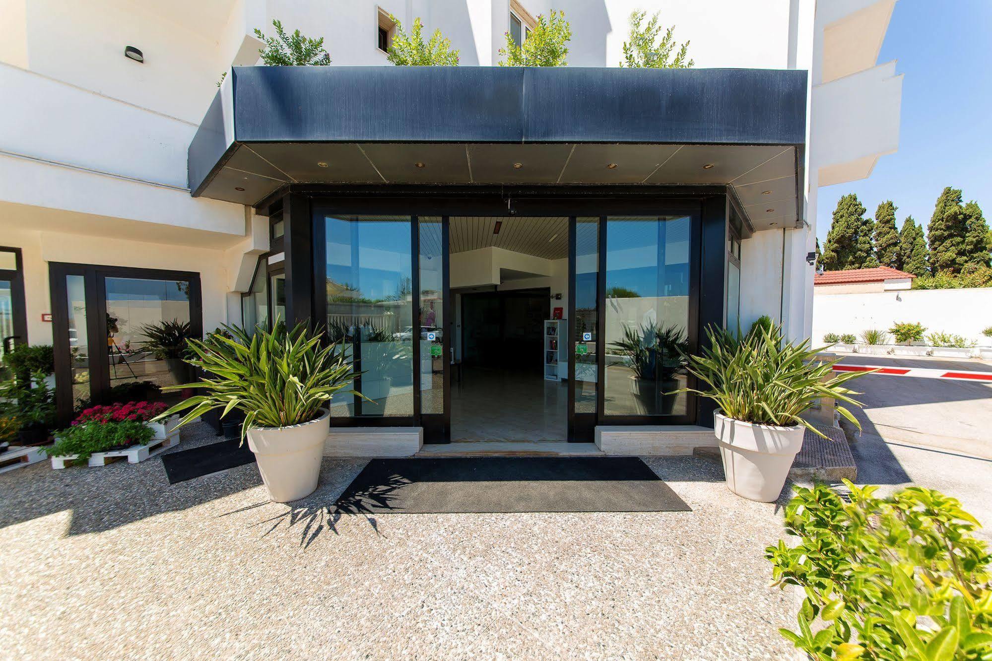 Hotel Riviera Bari Exteriör bild
