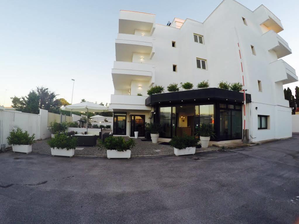 Hotel Riviera Bari Exteriör bild