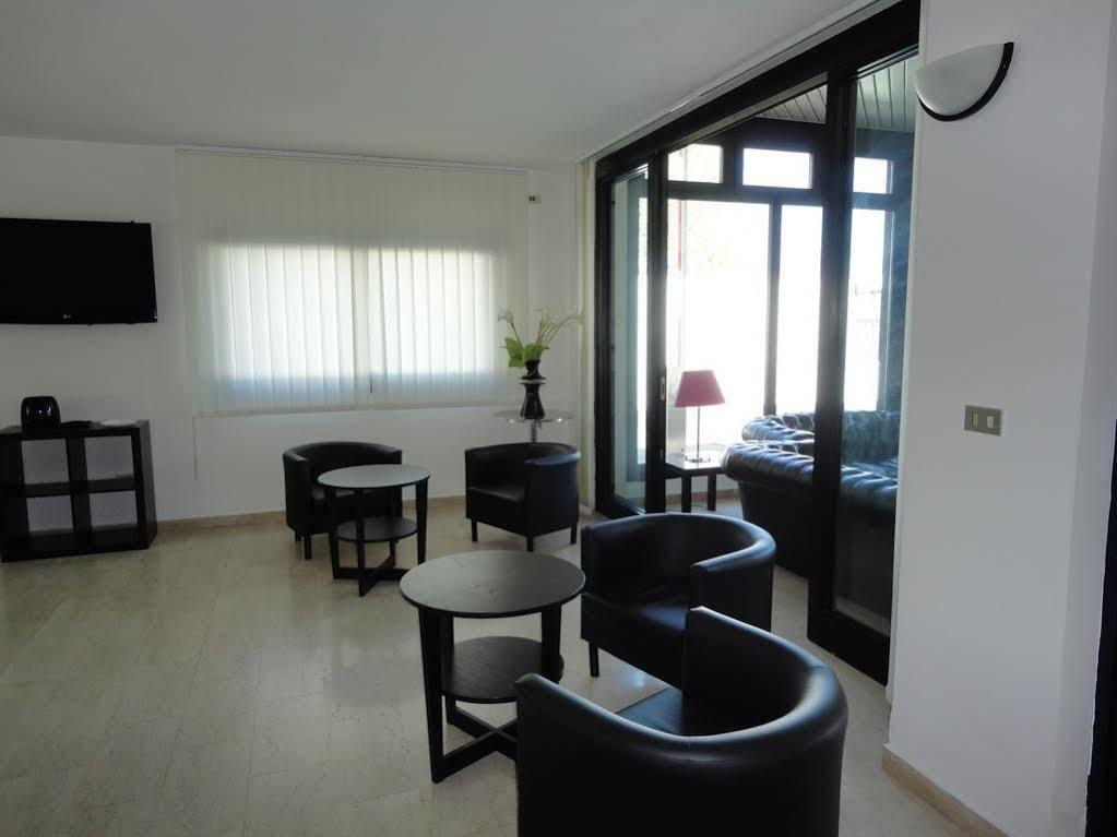 Hotel Riviera Bari Exteriör bild