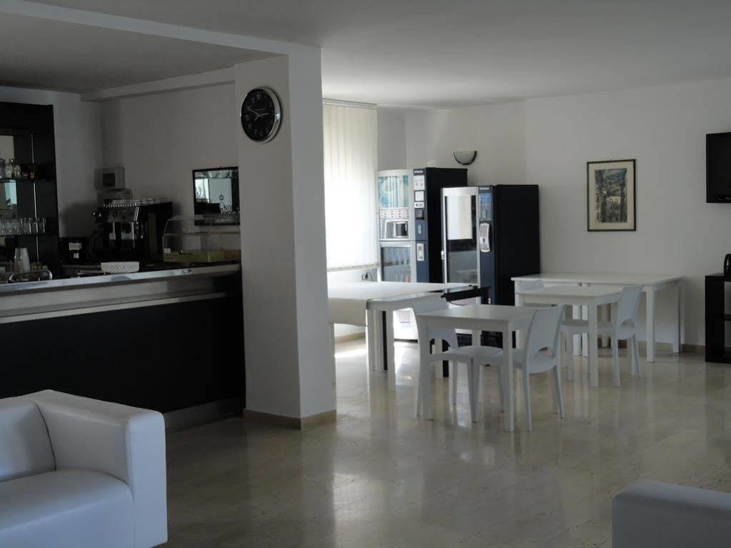 Hotel Riviera Bari Exteriör bild