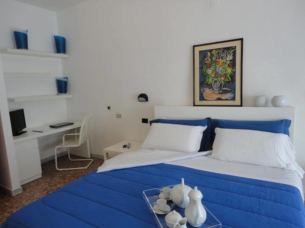 Hotel Riviera Bari Exteriör bild